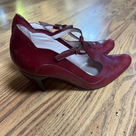 Fluevog Teapot Sencha t-strap heels, Cherry red, 7.5 - Picture 6 of 10